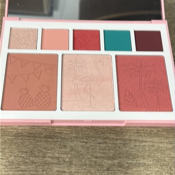 Kiss Joah Flamingo Garden Eyeshadow & Cheek palette - Picture 3 of 10